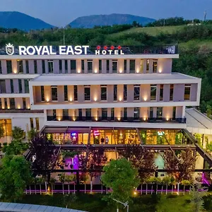 فندق Royal East